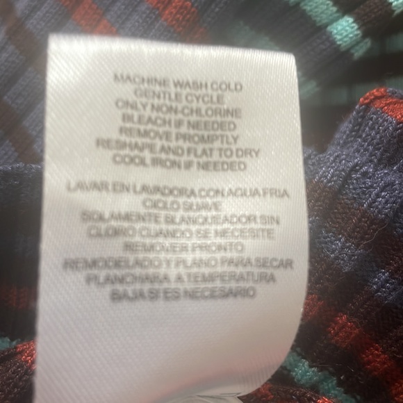 Cropped lightweight sweater with cut outs. Size medium - Picture 8 of 8